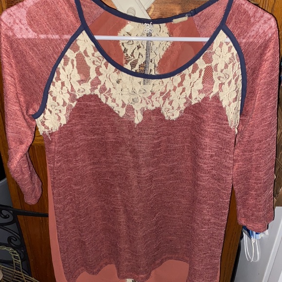 Women’s BKE  Lace Detail Top - Picture 4 of 9